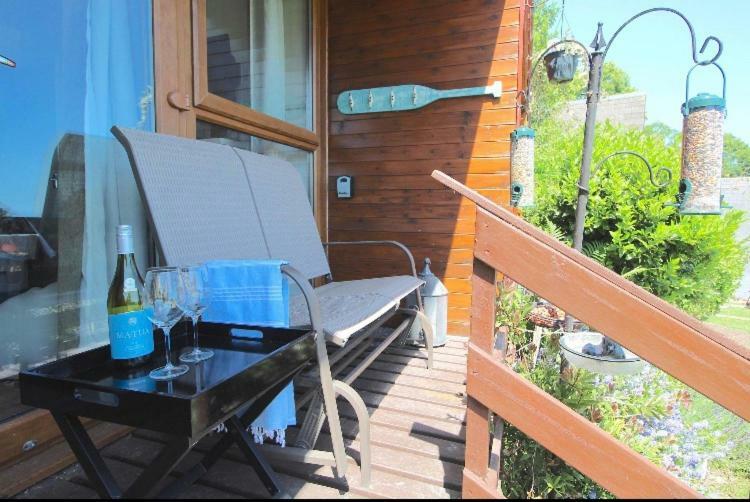 דיל Clifftop Chalet With Pool מראה חיצוני תמונה